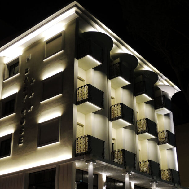 Hotel Baby - Milano Marittima | Esterno notturna